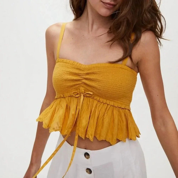 Aritzia Wilfred Yellow/Cairo Gold Dareau Cropped Smocked Camisole - Picture 1 of 5